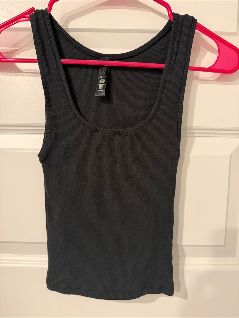 SKIMS SMALL S CROP BLACK RIBBED TANK TOP scoop neck